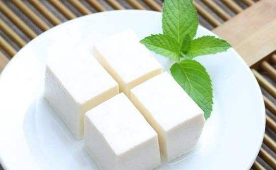 孕媽吃好才能孕好，孕期可以吃豆腐，但不能搭配這兩種食物