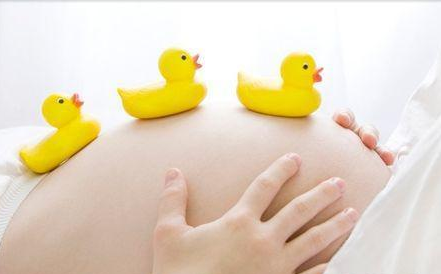 孕期知識(shí)：網(wǎng)傳胎兒打嗝是孕媽吃撐或者缺氧導(dǎo)致，答案不是這樣的